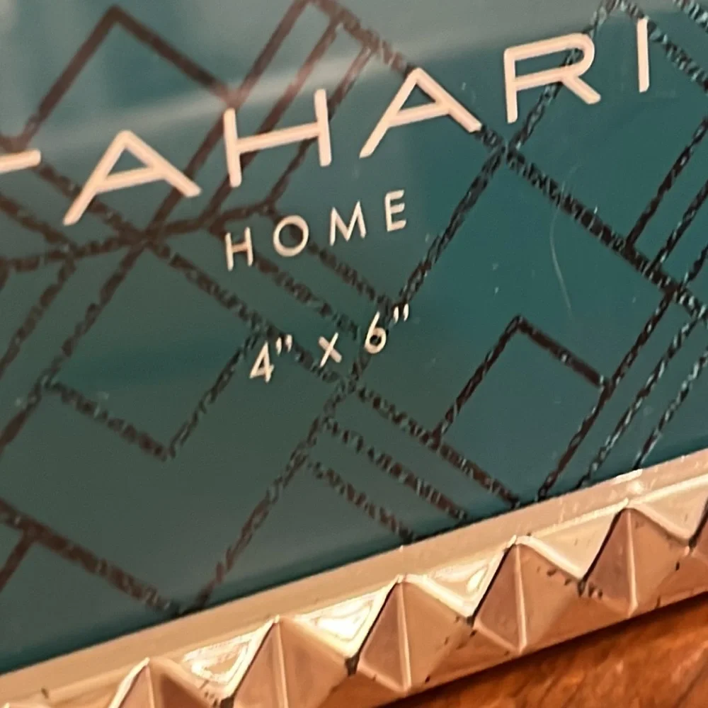 Tahari Home 4”x6” photo picture frame desktop new